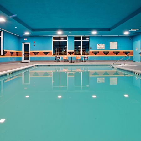 Holiday Inn Hotel & Suites Gateway By Ihg Уилямсбърг Екстериор снимка