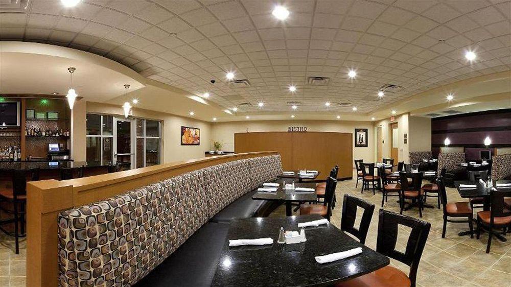 Holiday Inn Hotel & Suites Gateway By Ihg Уилямсбърг Екстериор снимка