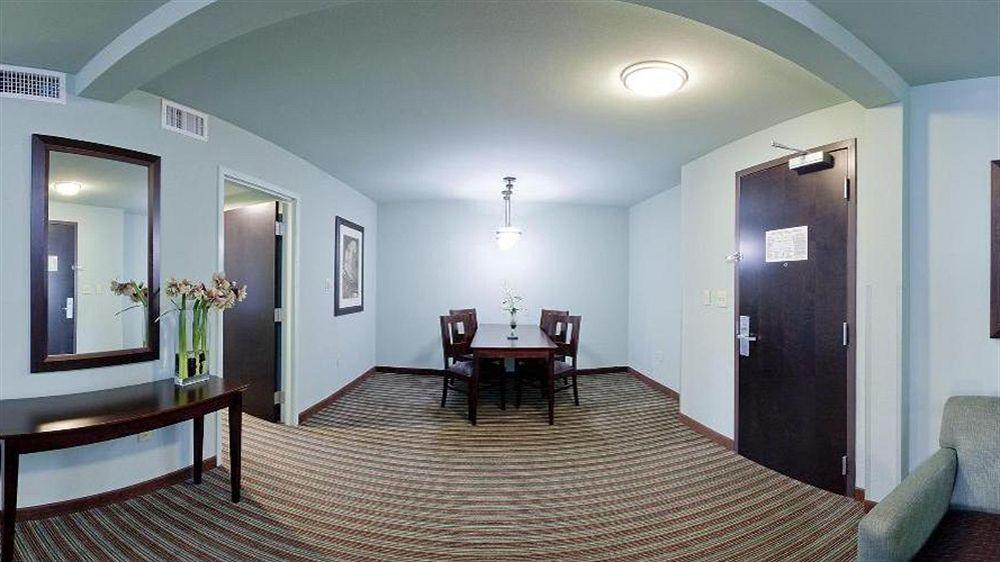 Holiday Inn Hotel & Suites Gateway By Ihg Уилямсбърг Екстериор снимка