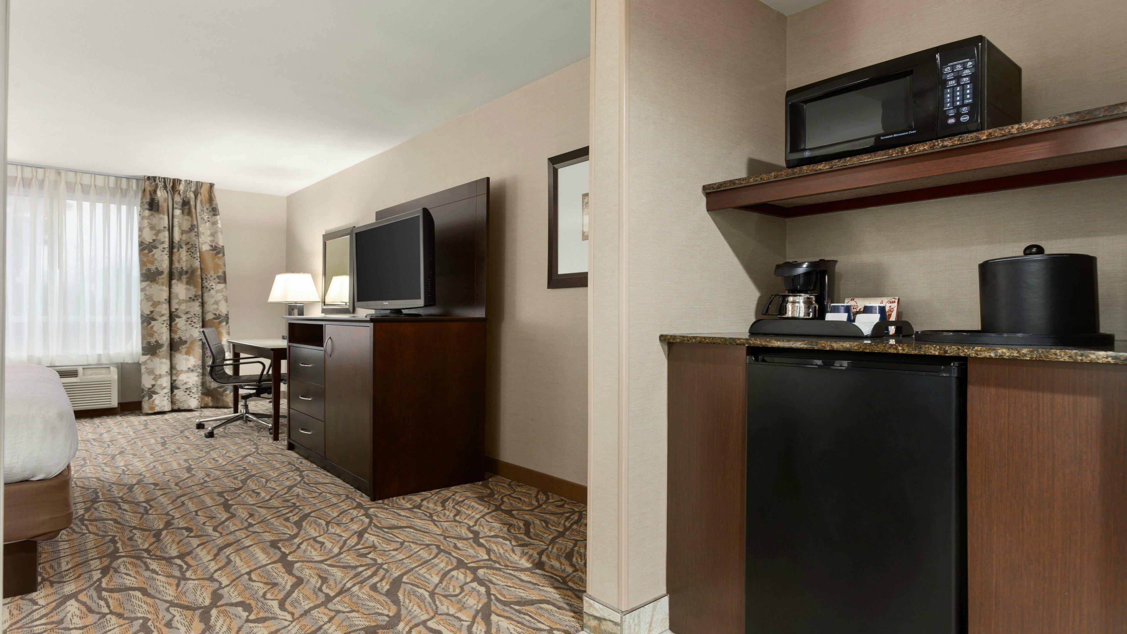 Holiday Inn Hotel & Suites Gateway By Ihg Уилямсбърг Екстериор снимка