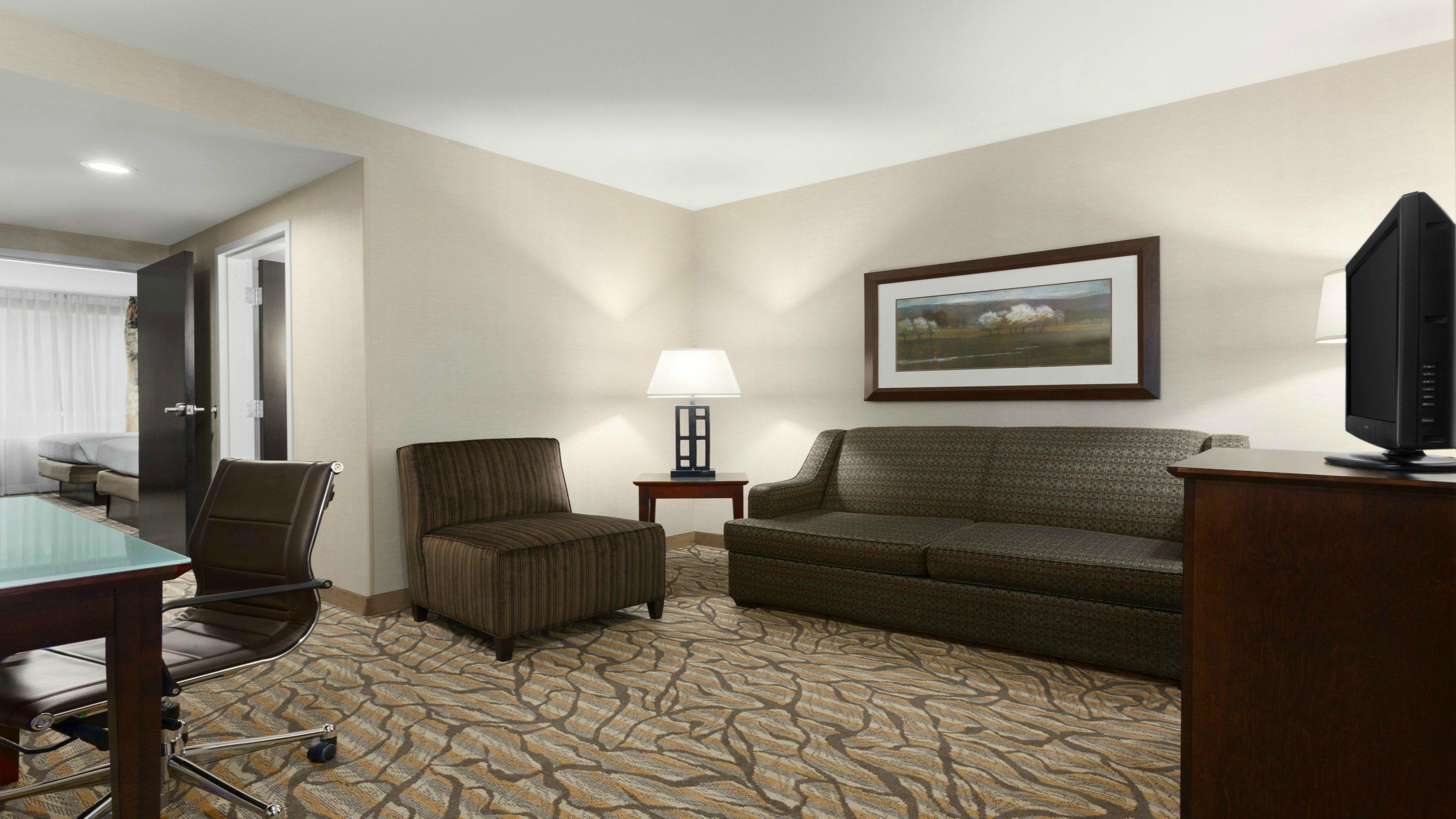 Holiday Inn Hotel & Suites Gateway By Ihg Уилямсбърг Екстериор снимка