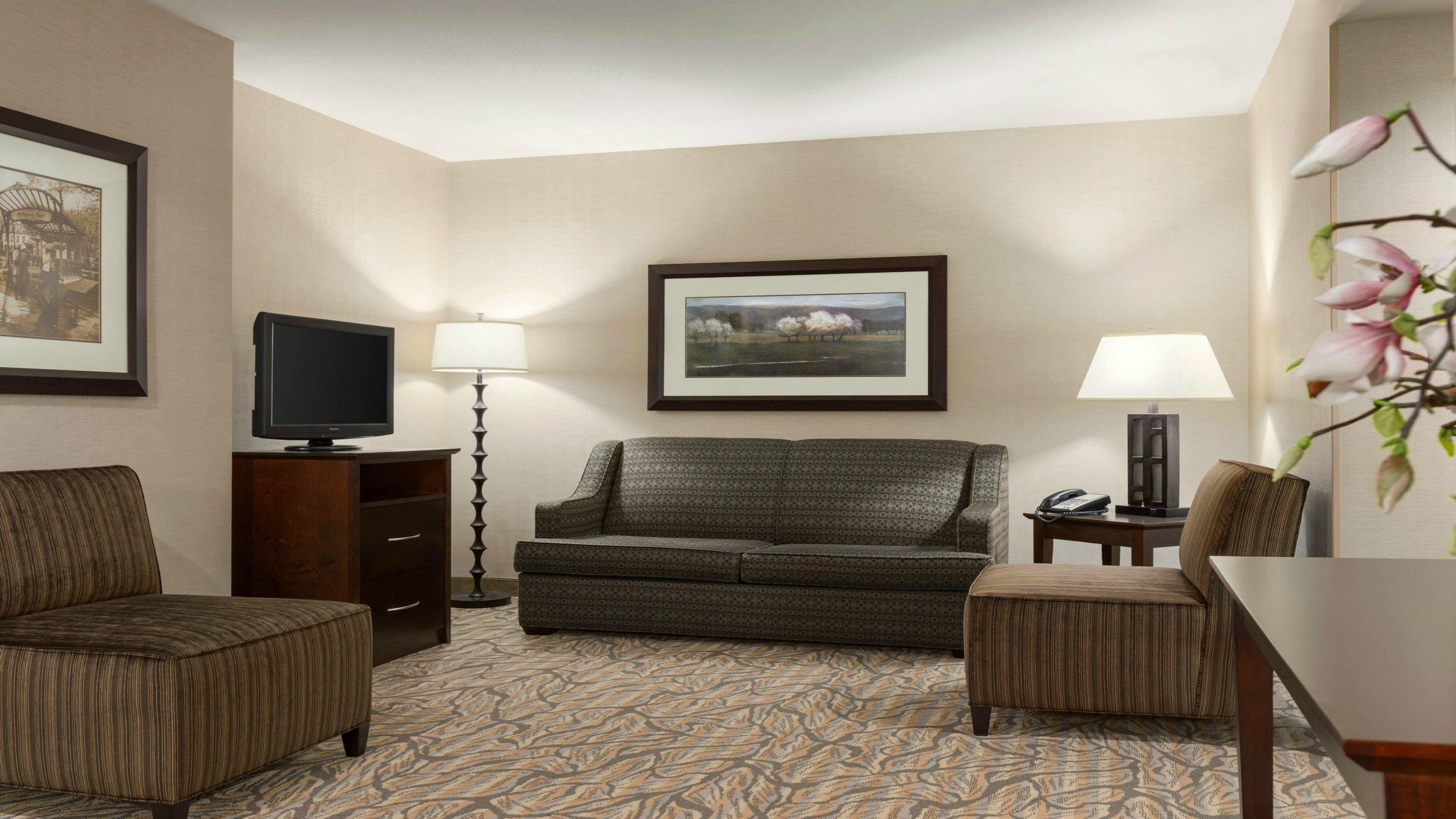 Holiday Inn Hotel & Suites Gateway By Ihg Уилямсбърг Екстериор снимка