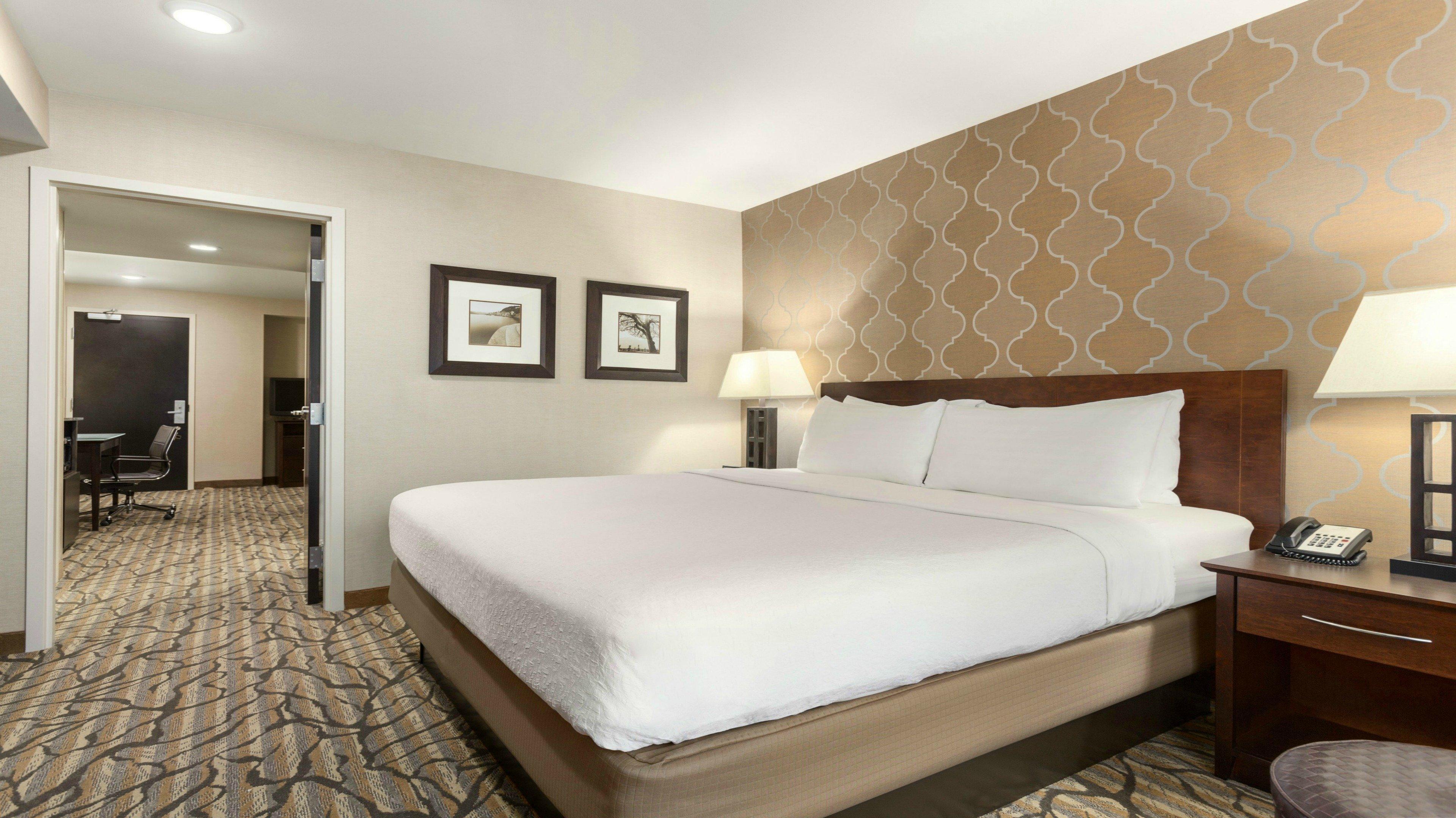 Holiday Inn Hotel & Suites Gateway By Ihg Уилямсбърг Екстериор снимка