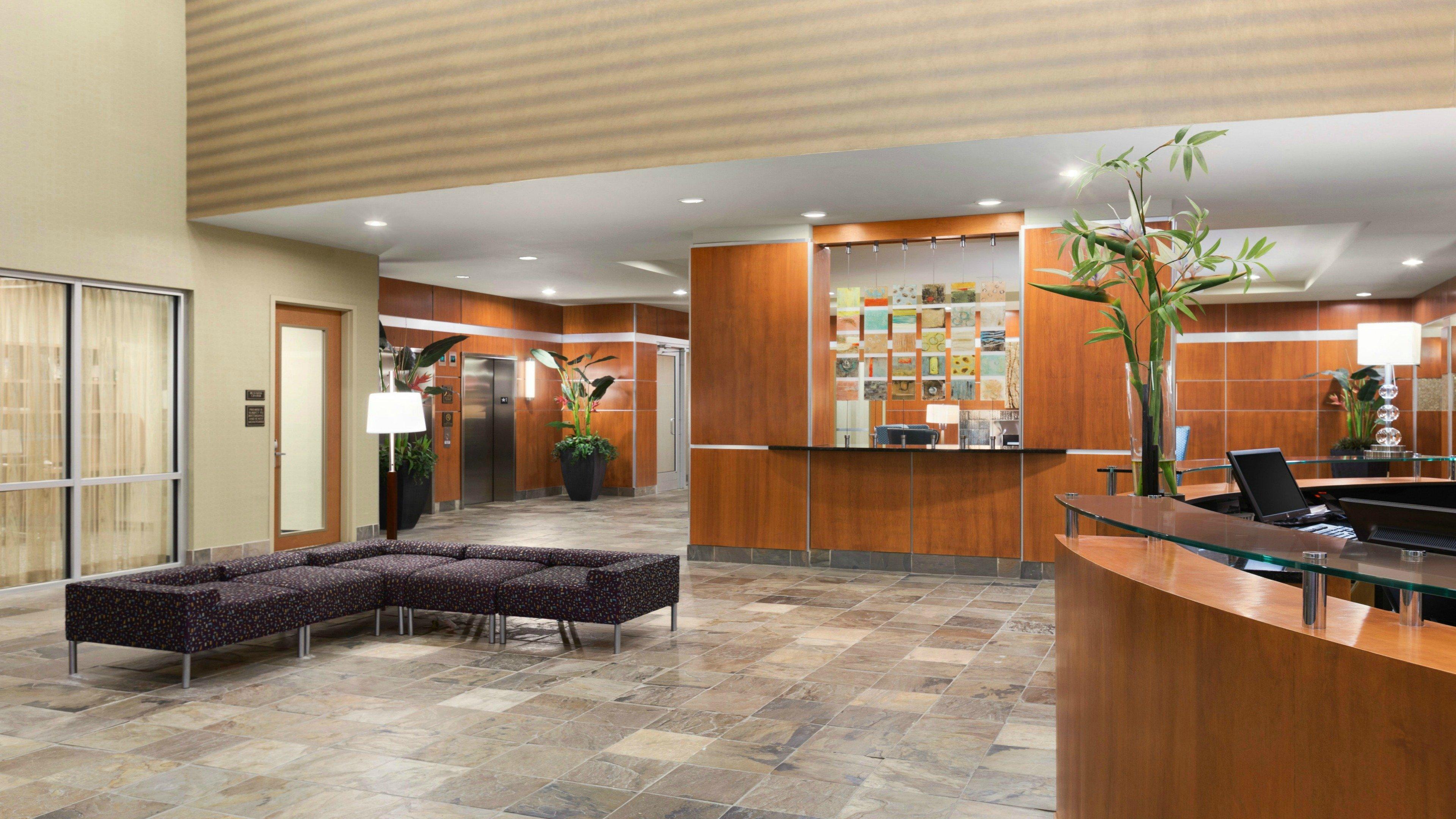 Holiday Inn Hotel & Suites Gateway By Ihg Уилямсбърг Екстериор снимка