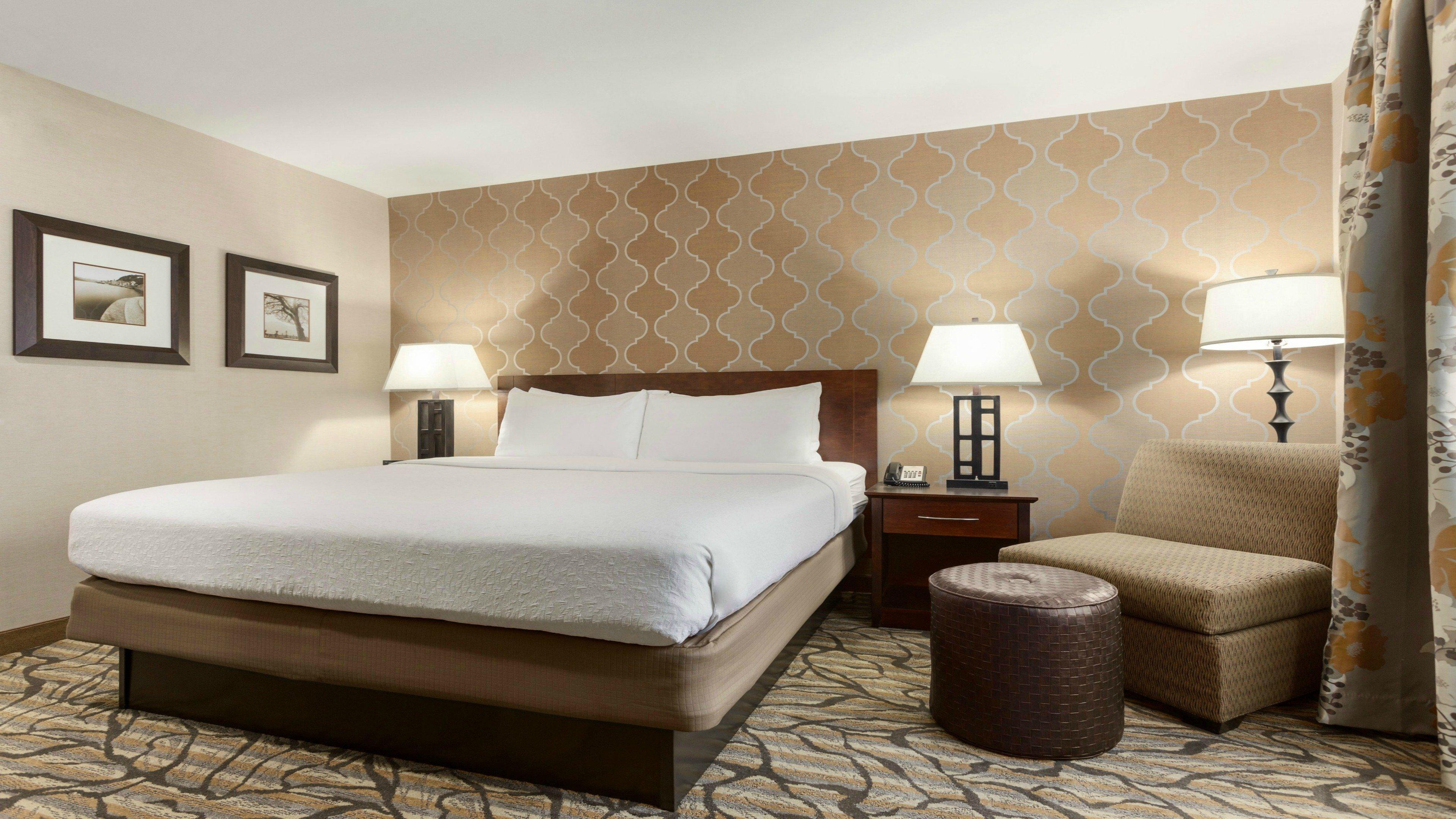 Holiday Inn Hotel & Suites Gateway By Ihg Уилямсбърг Екстериор снимка