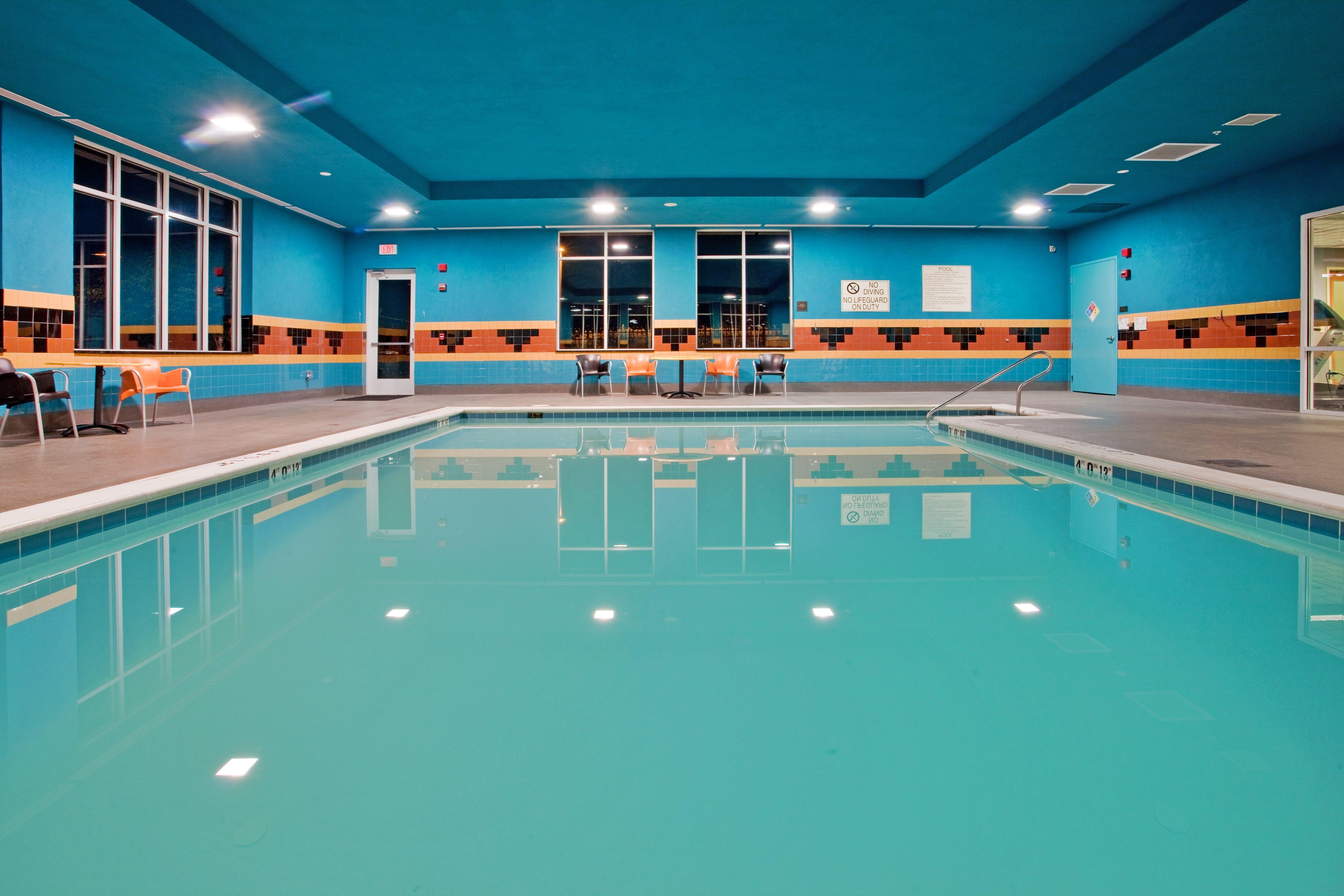 Holiday Inn Hotel & Suites Gateway By Ihg Уилямсбърг Екстериор снимка
