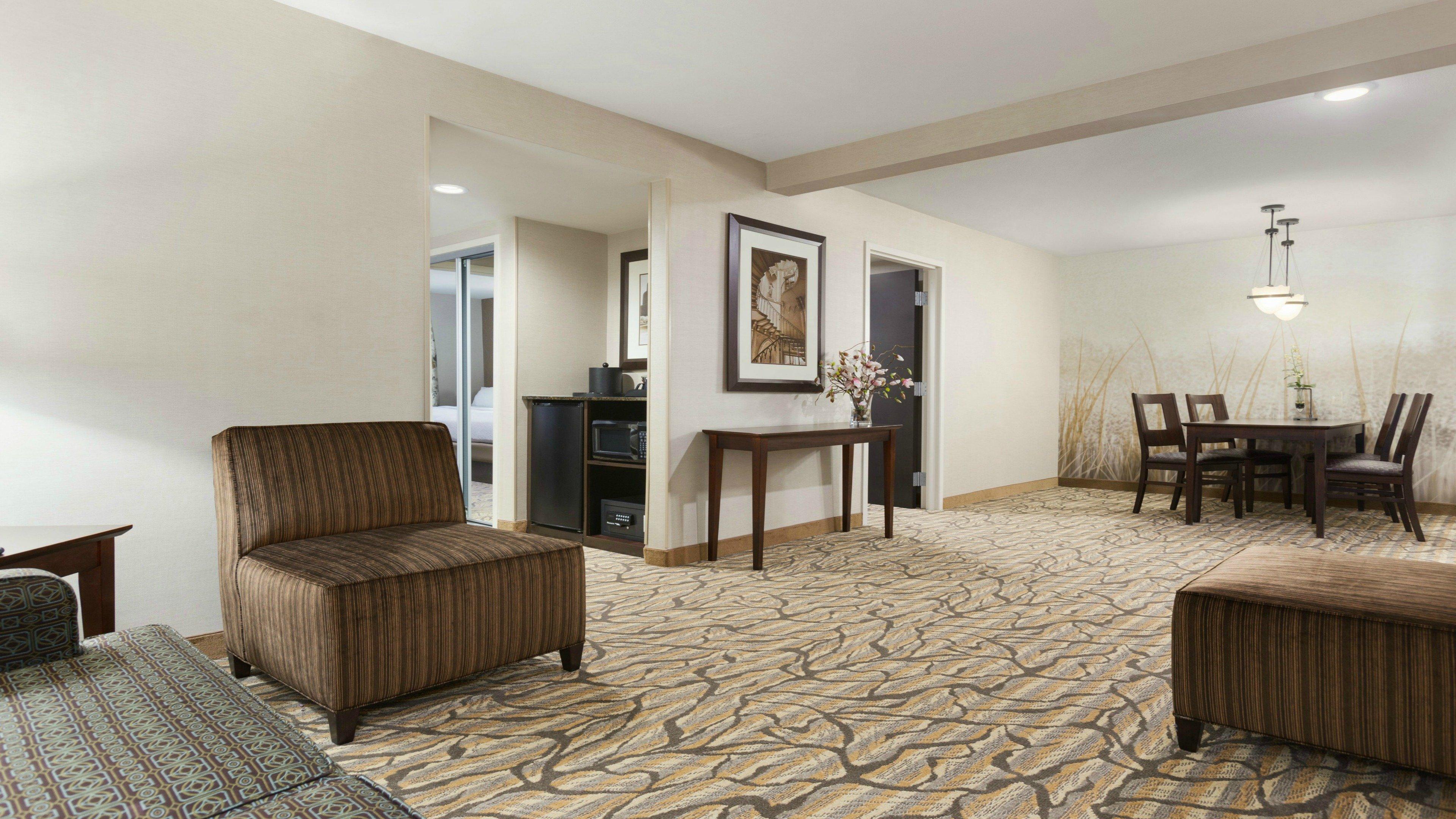 Holiday Inn Hotel & Suites Gateway By Ihg Уилямсбърг Екстериор снимка