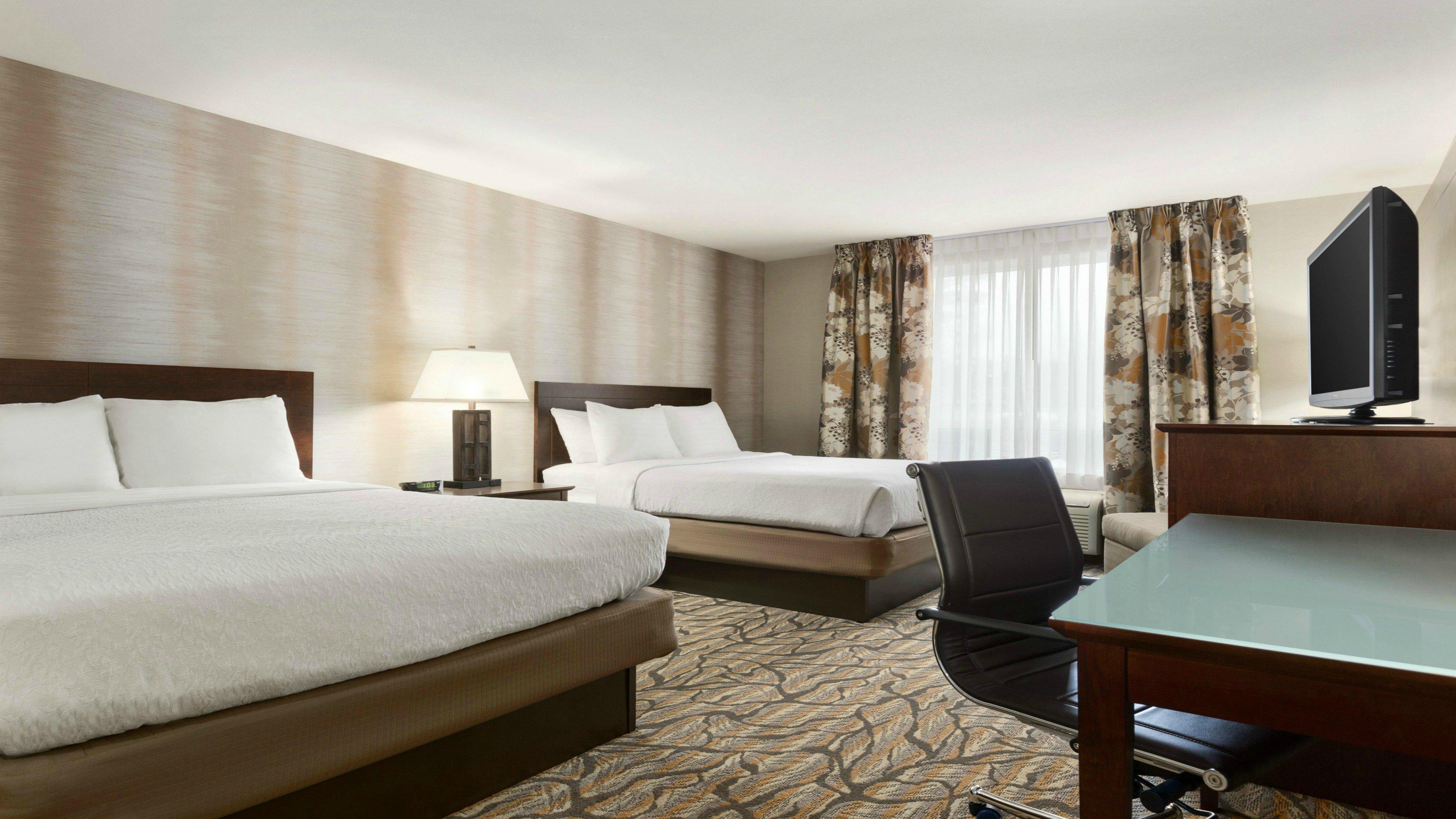 Holiday Inn Hotel & Suites Gateway By Ihg Уилямсбърг Екстериор снимка