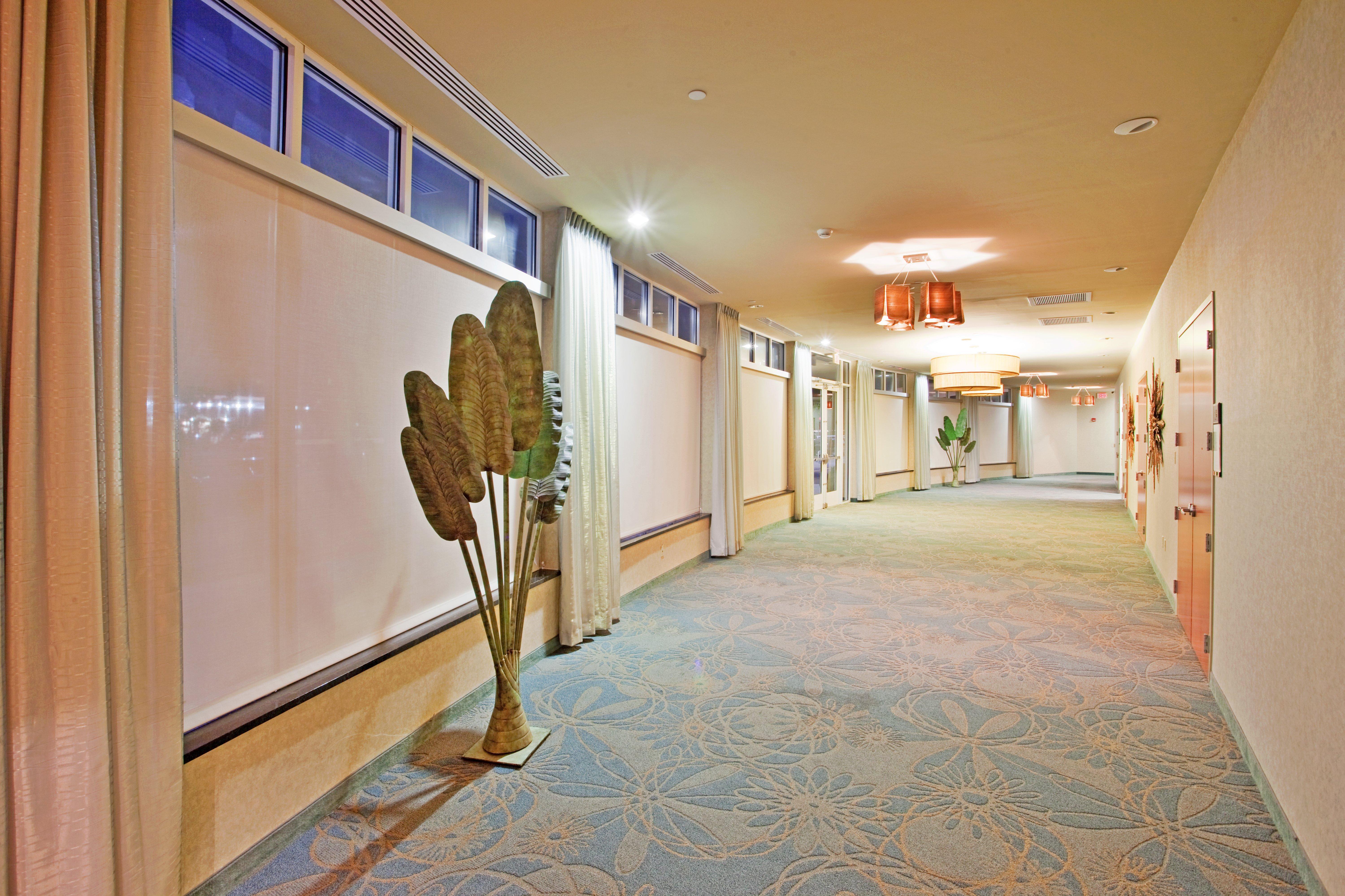Holiday Inn Hotel & Suites Gateway By Ihg Уилямсбърг Екстериор снимка