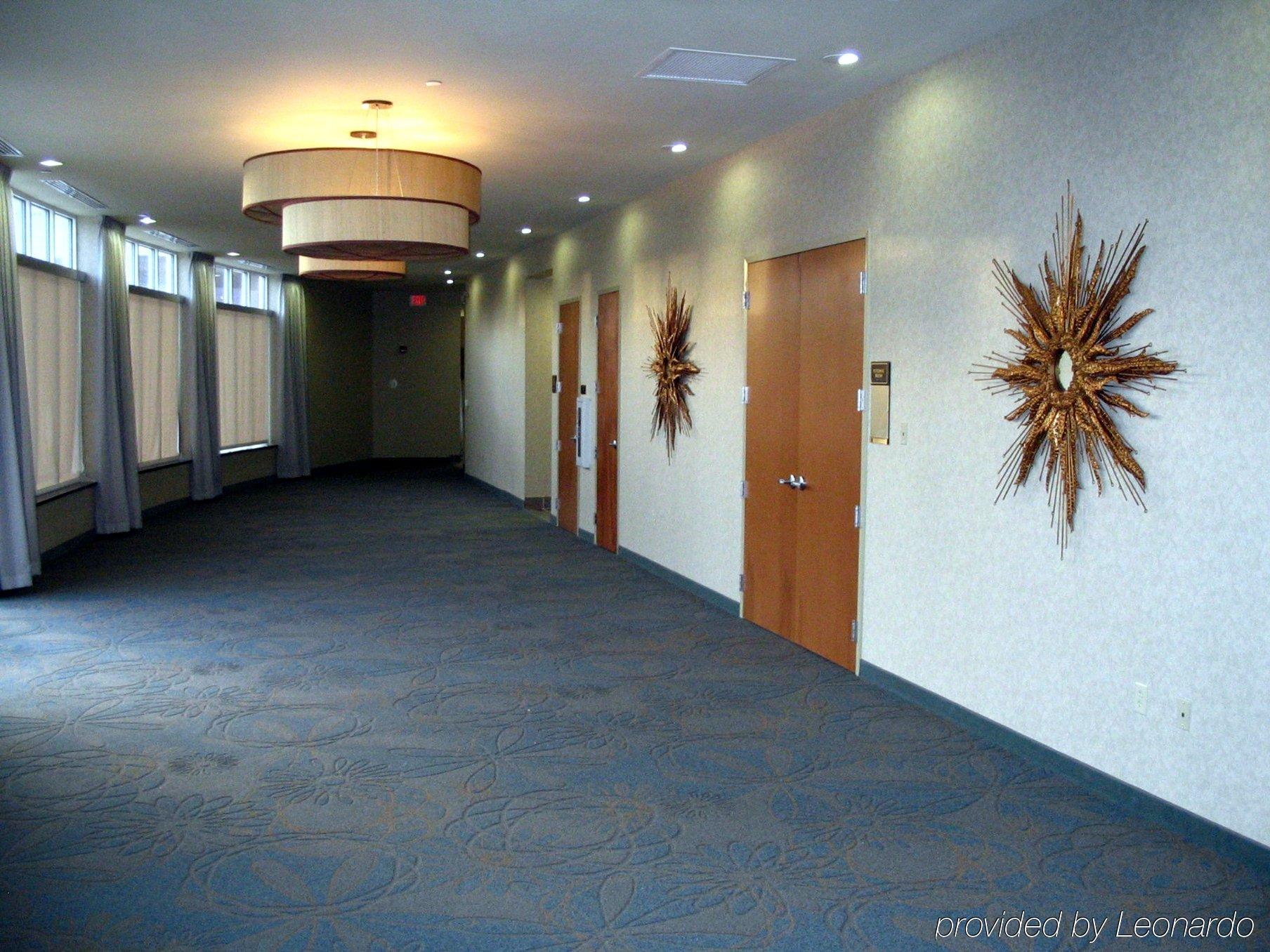 Holiday Inn Hotel & Suites Gateway By Ihg Уилямсбърг Екстериор снимка